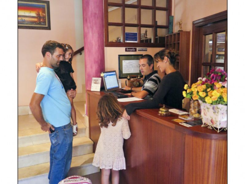 Recibidor acogedor para huéspedes en Hotel Las Solanas Recibidor acogedor para huéspedes en Hotel Las Solanas